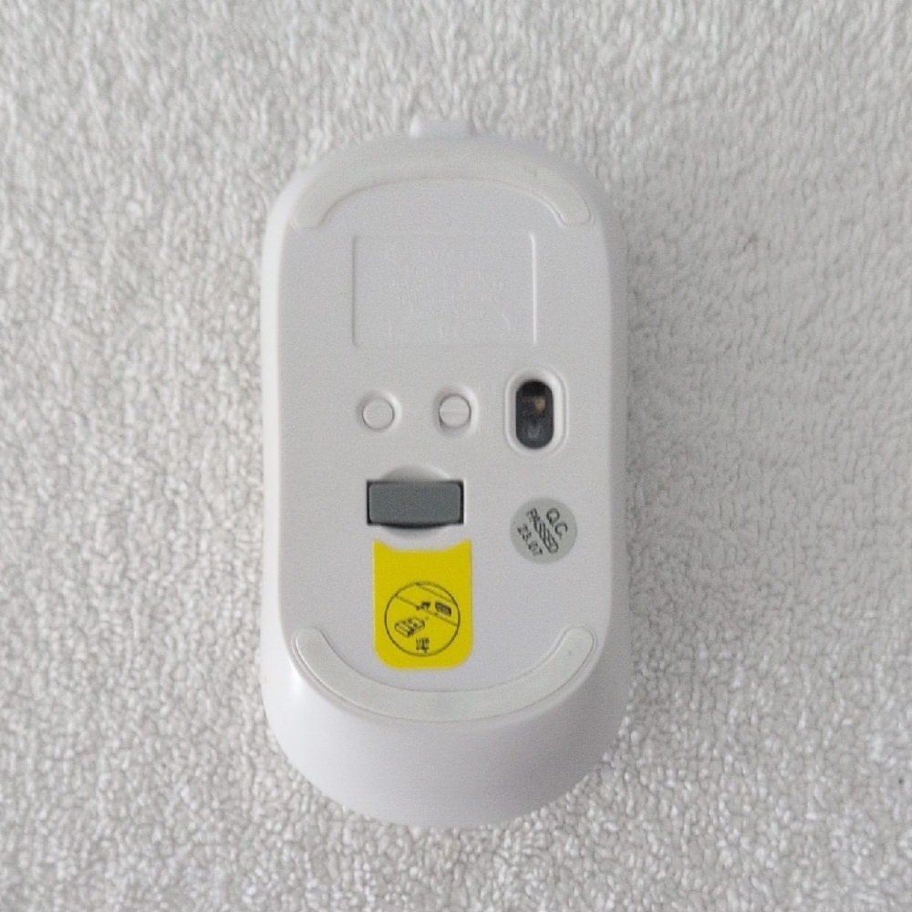 Wireless Silver Keyboard and Mouse Set - Picture 7 of 8
